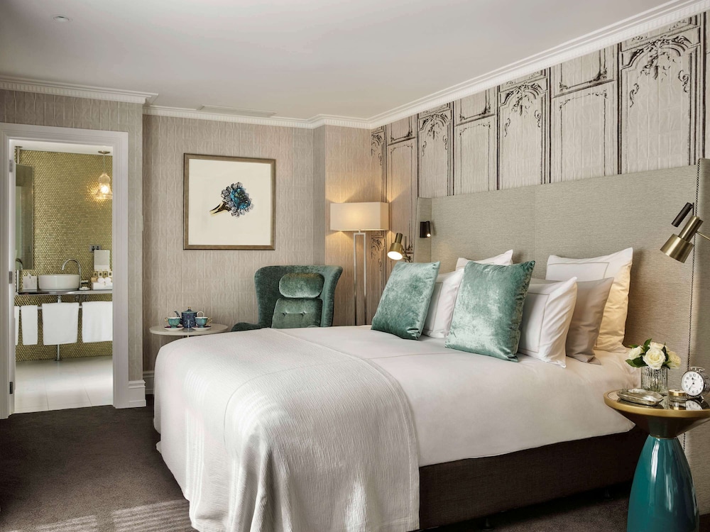 SUPERIOR, KING BED