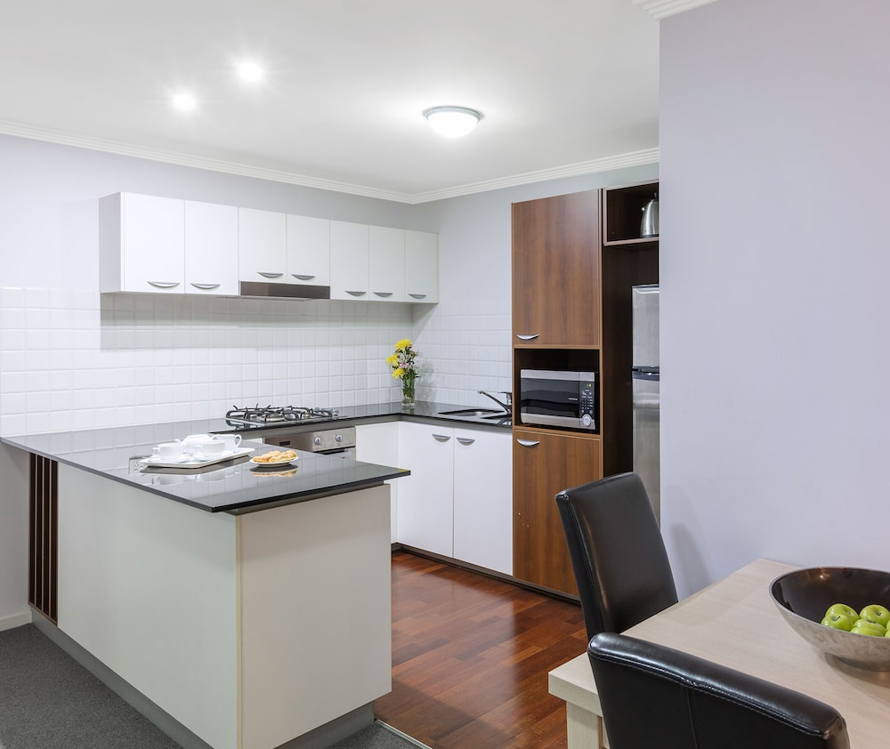 Oaks Brisbane Lexicon Suites 11/37