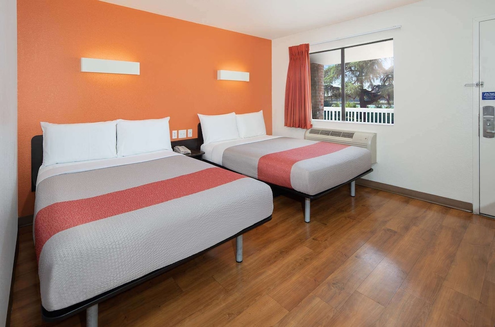 Motel6 Arcadia, CA - Los Angeles - Pasadena Area 15/40