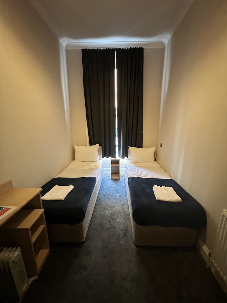 Goodwood Hotel 30/50