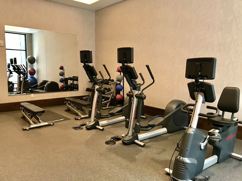 Holiday Inn & Suites Nashville Downtown Broadway 37/82