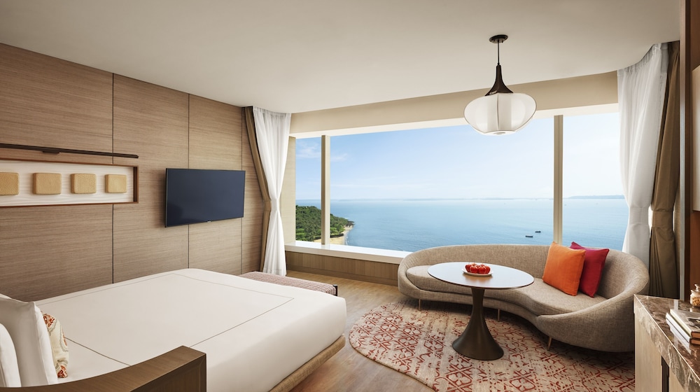 DELUXE SEA VIEW KING