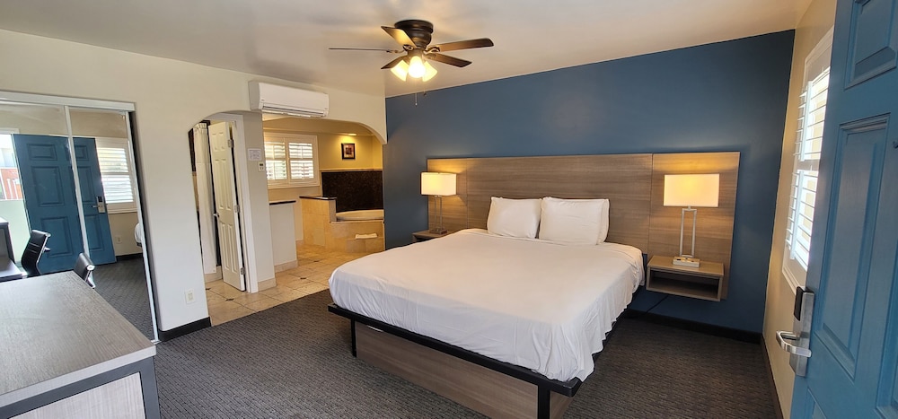 Beachwalker Inn and Suites 18/50