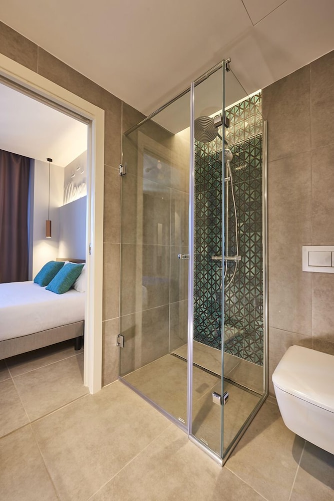 M Suite Hotel 46/50