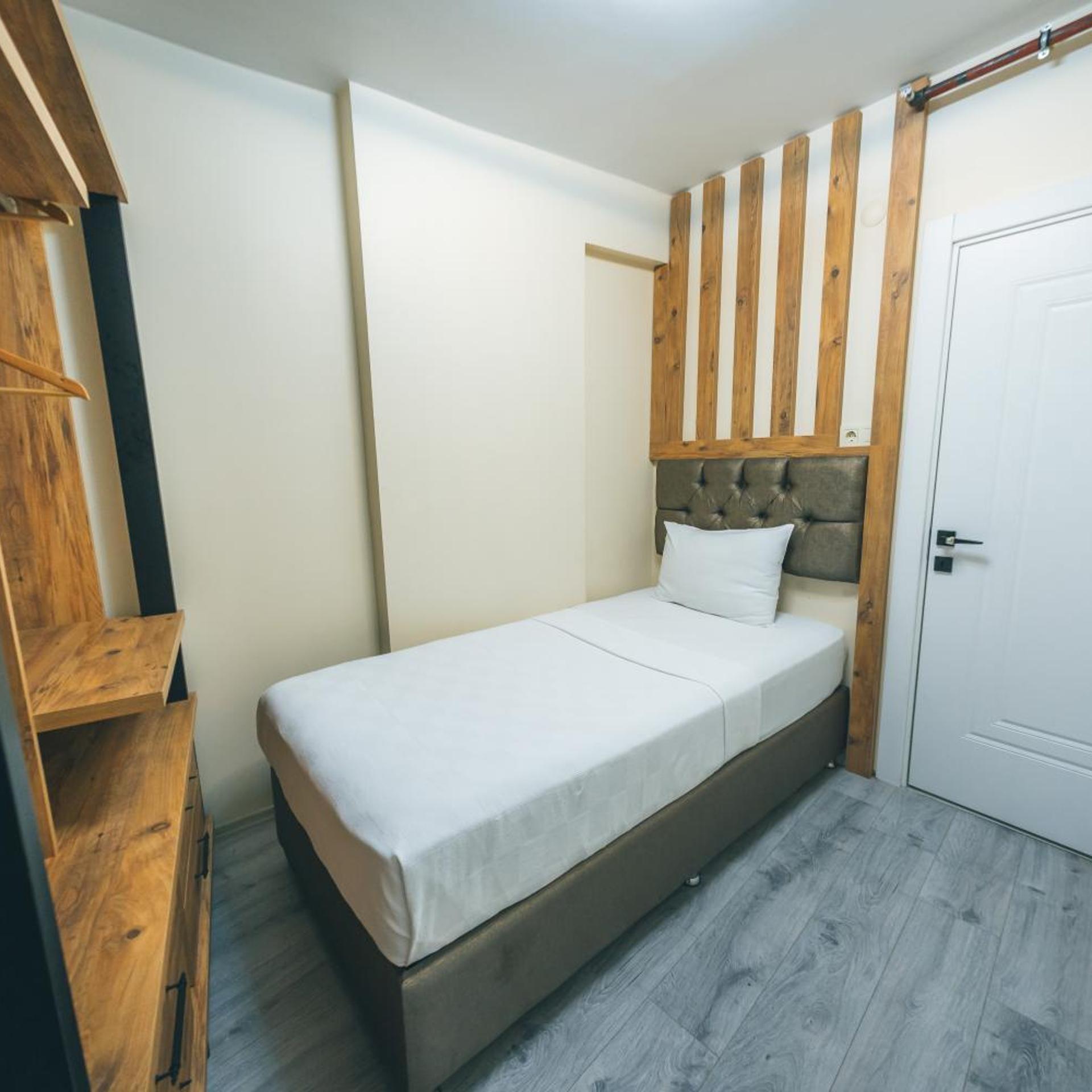 Budget, Double or Twin Bed