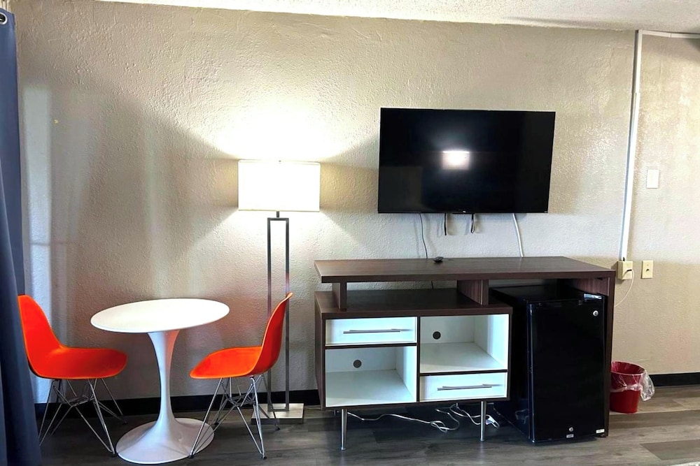 Twin City Inn & Suites Benton Harbor - St. Joseph 39/47