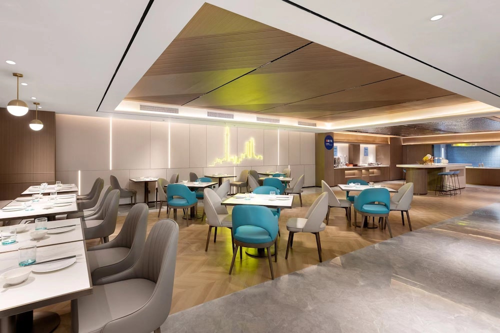 Holiday Inn Express Shanghai Gumei 44/56