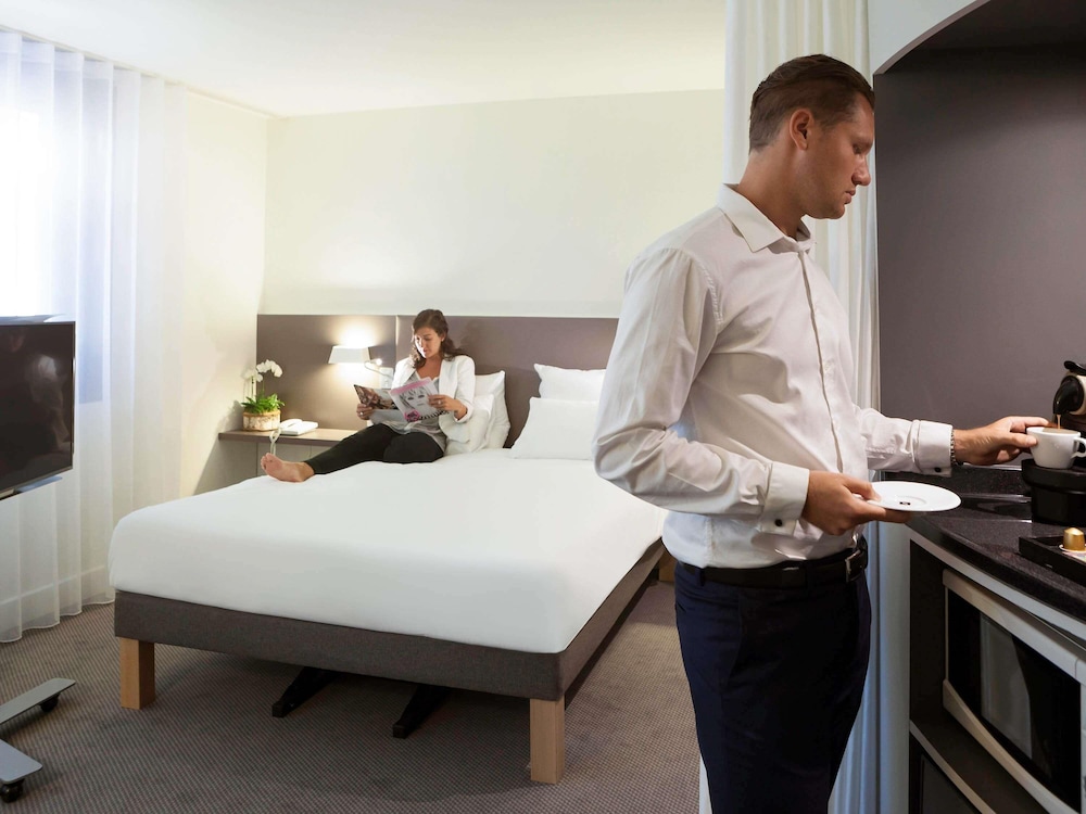 غرفة تنفيذية ثلاثية بسرير مزدوج مع أريكة، Novotel Suites Paris Stade De France 10/10