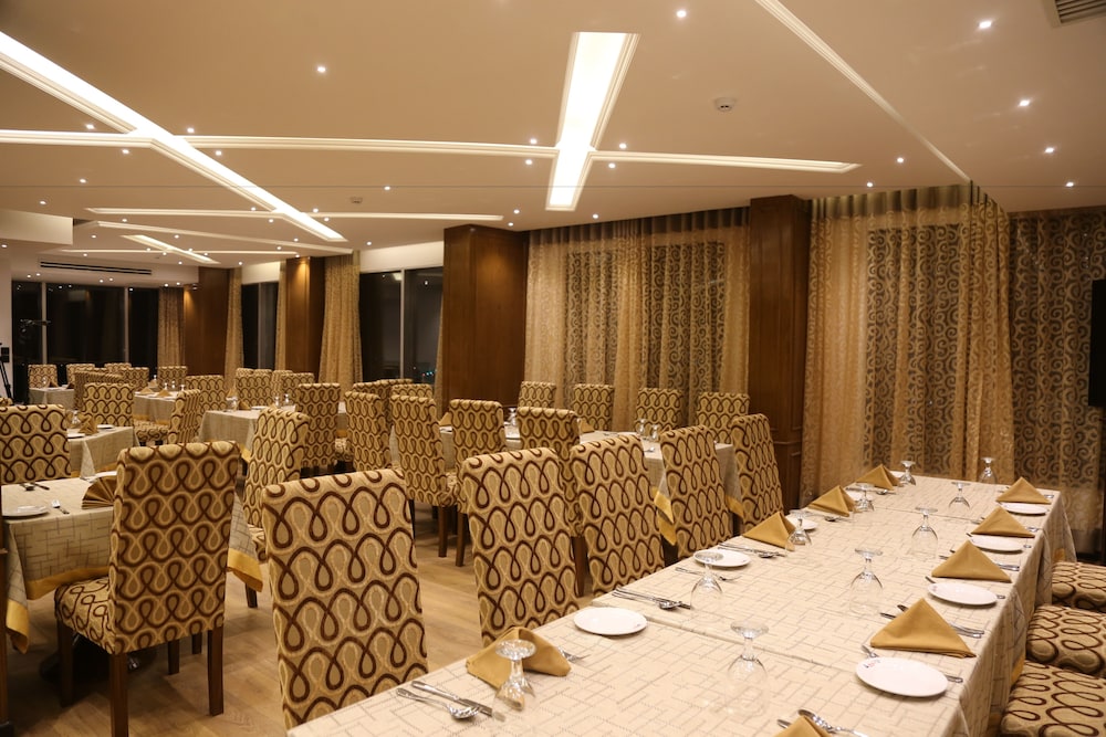 MARINO ROYAL HOTEL 60/63