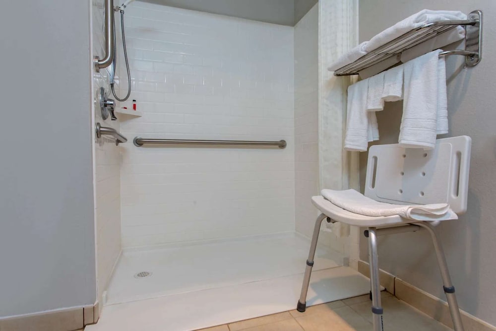 Microtel Inn & Suites by Wyndham Philadelphia Airport 16/16