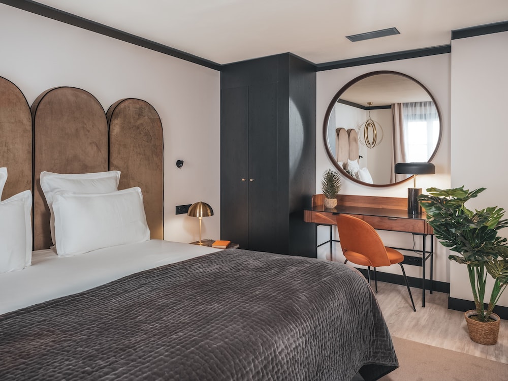 1 BEDROOM, APARTMENT