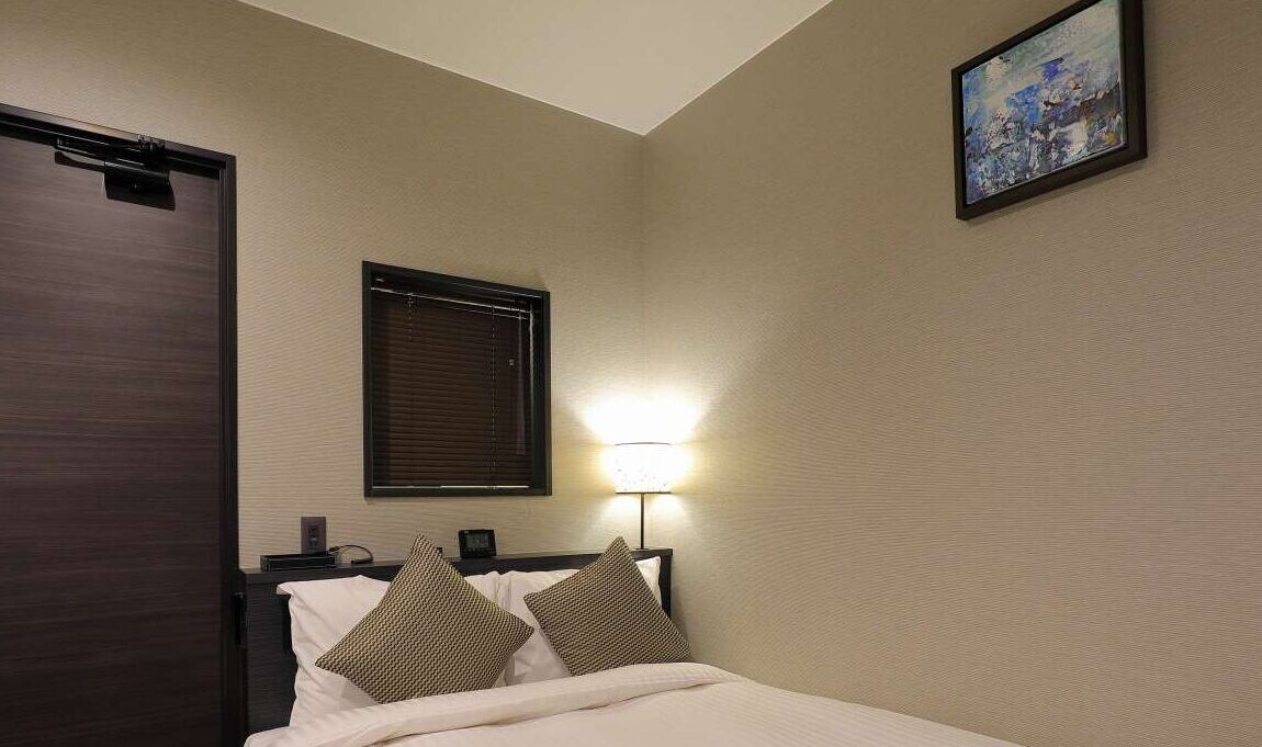 ROOM, DOUBLE BED, SMOKING