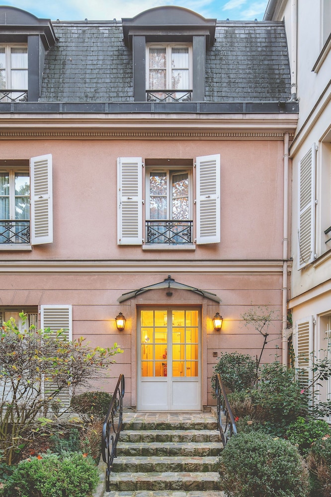 Hotel des Grandes Ecoles 1/49