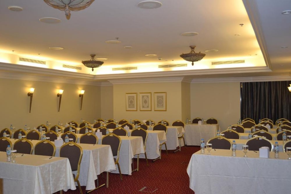 Sheraton Khalidiya Hotel 61/70