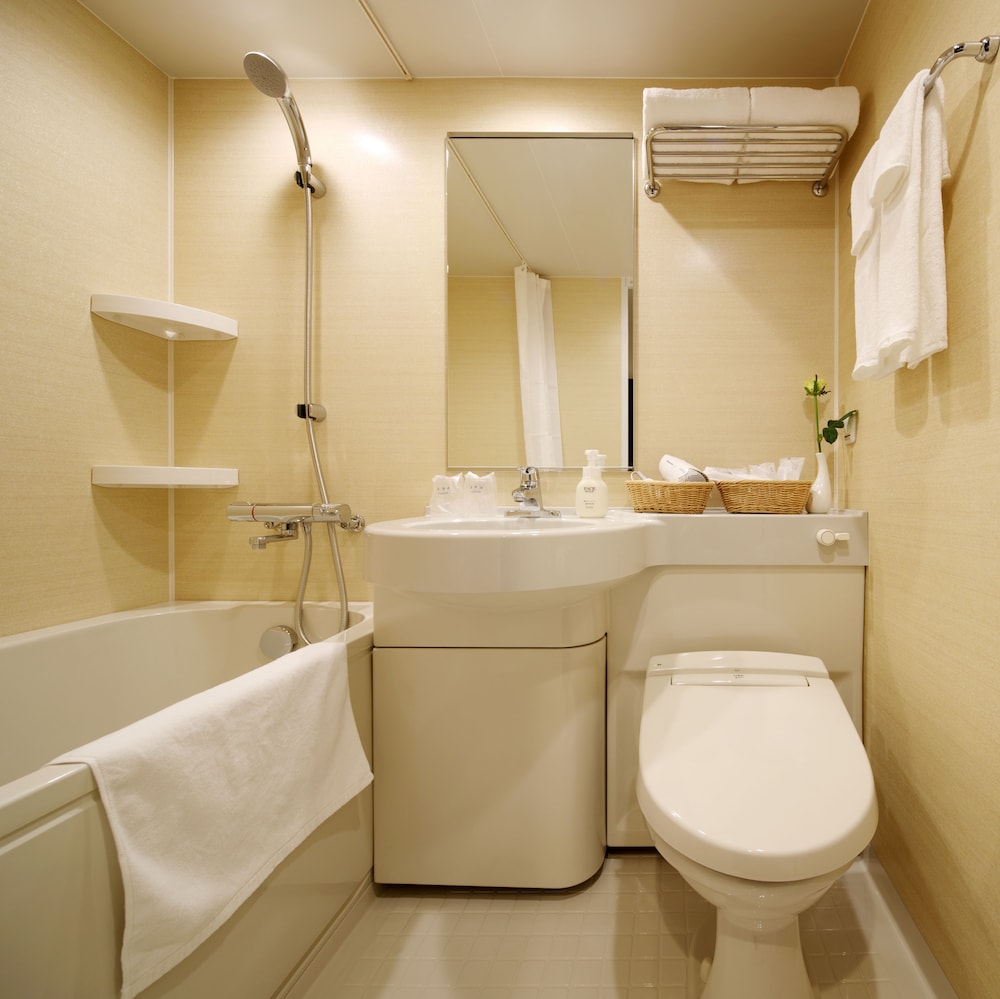 Standard, Double Bed, Unit Bath، Red Roof Inn And Suites Osaka Namba Nippombashi 3/3