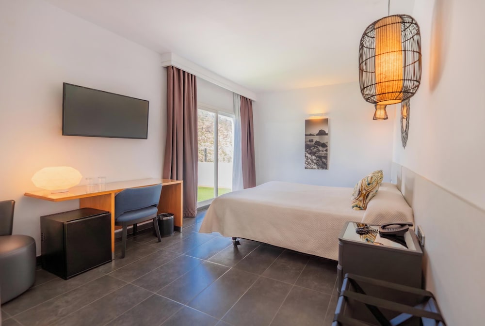 غرفة سوبيريور ديلوكس بانورامية بسرير مزدوج بإطلالة على البحر، Palladium Hotel Cala Llonga - Adults Only 5/8