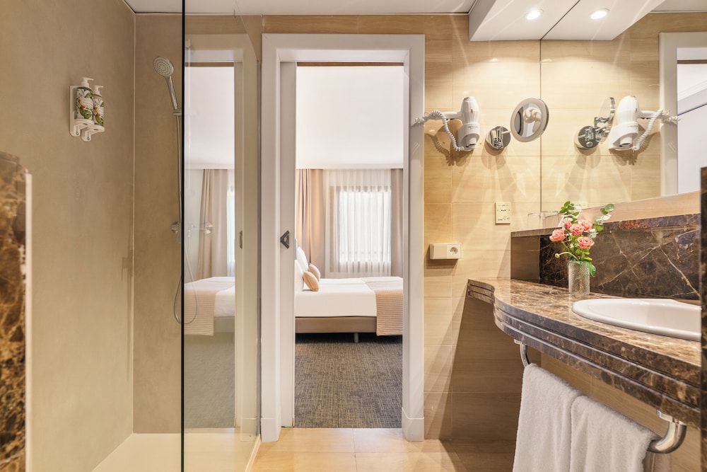Acacia Suite 41/41
