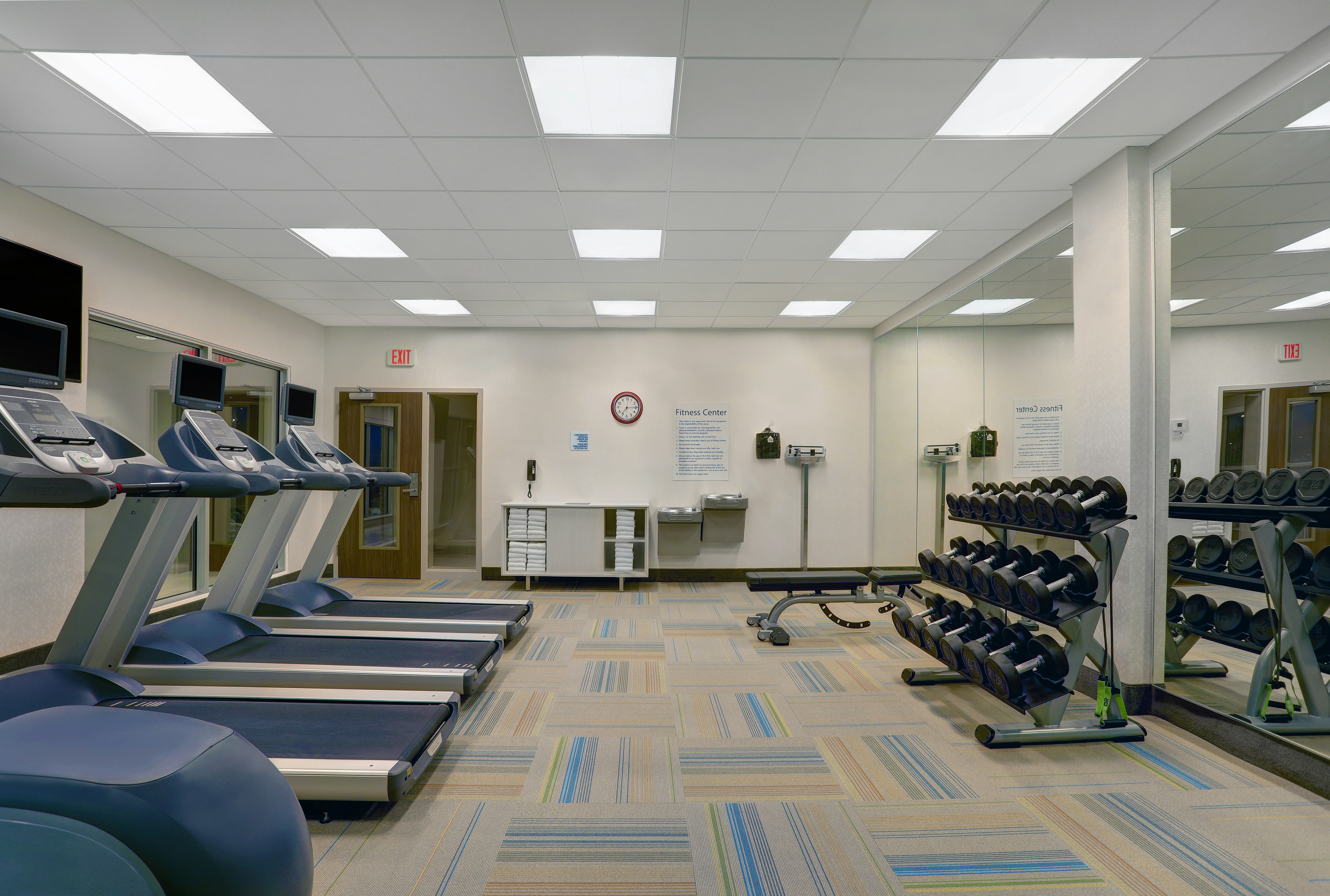 HOLIDAY INN EXPRESS & SUITES LENEXA - OVERLAND PARK AREA 34/54