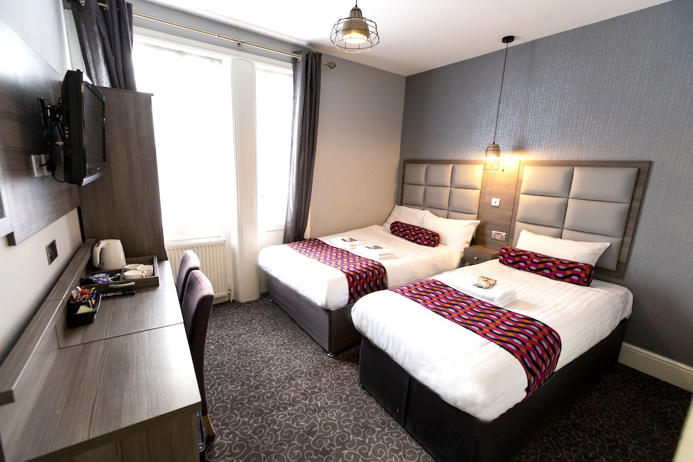 ROOM, TWIN BEDS