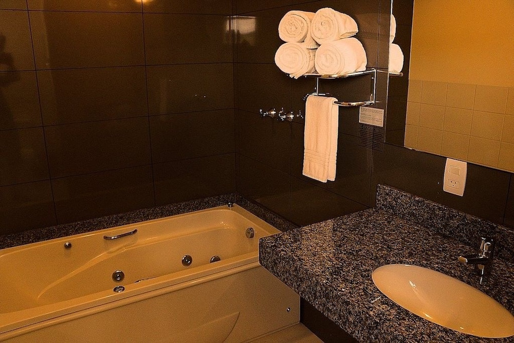 Lazuli Hotel 40/40