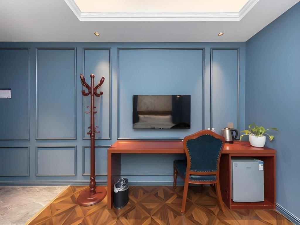 Yiting Zhenshe Hotel (Beijing Qianmen Pedestrian Street) 40/50