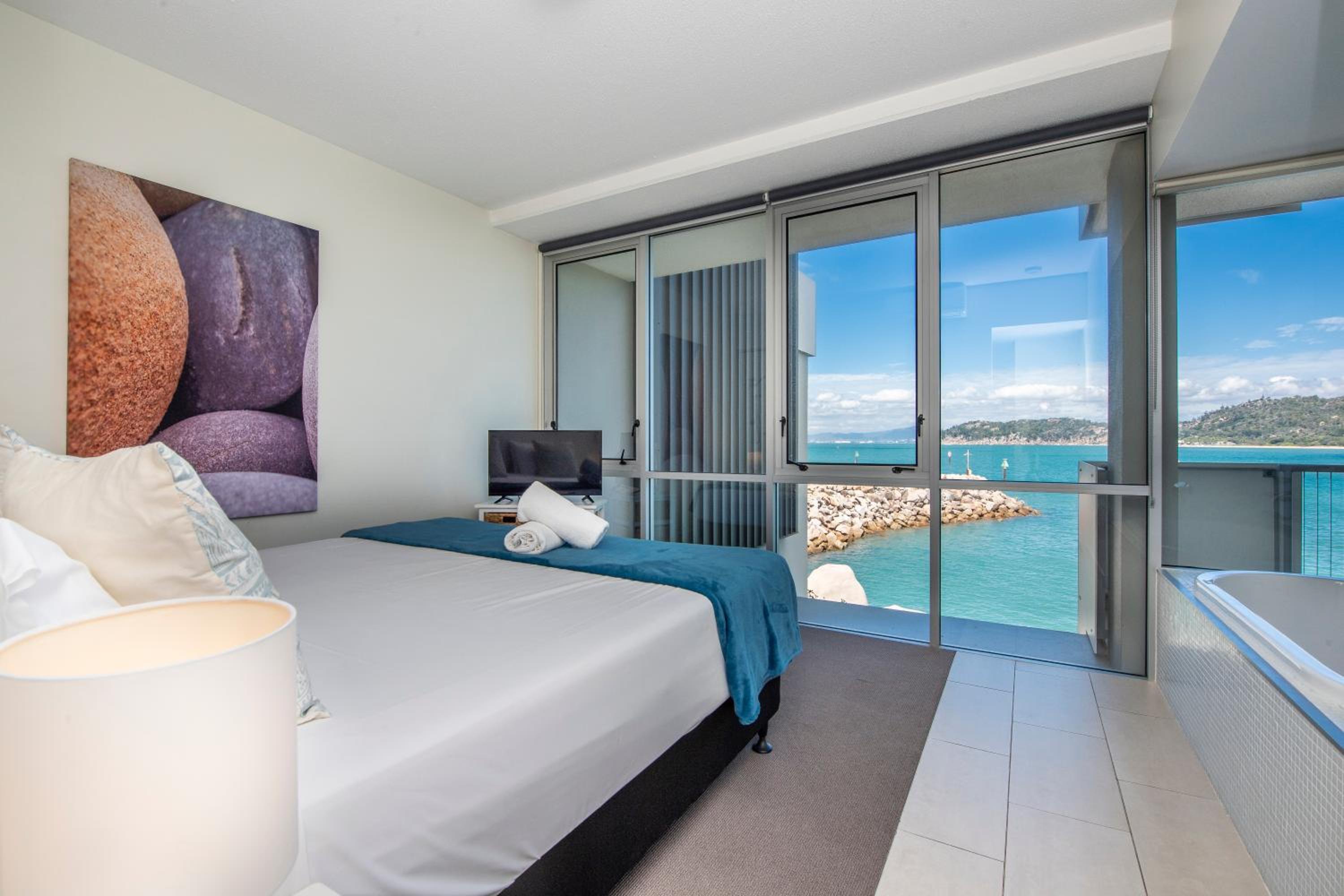2 Bedrooms, Apartment