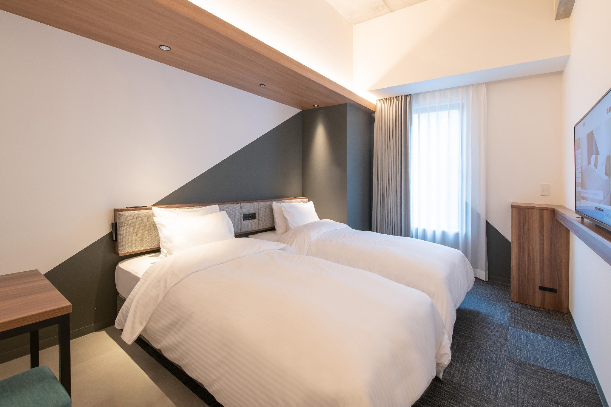 Universal, Standard, Twin Beds