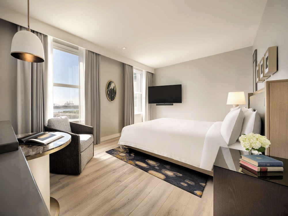 Fairmont, King Bed, City View, Accessible