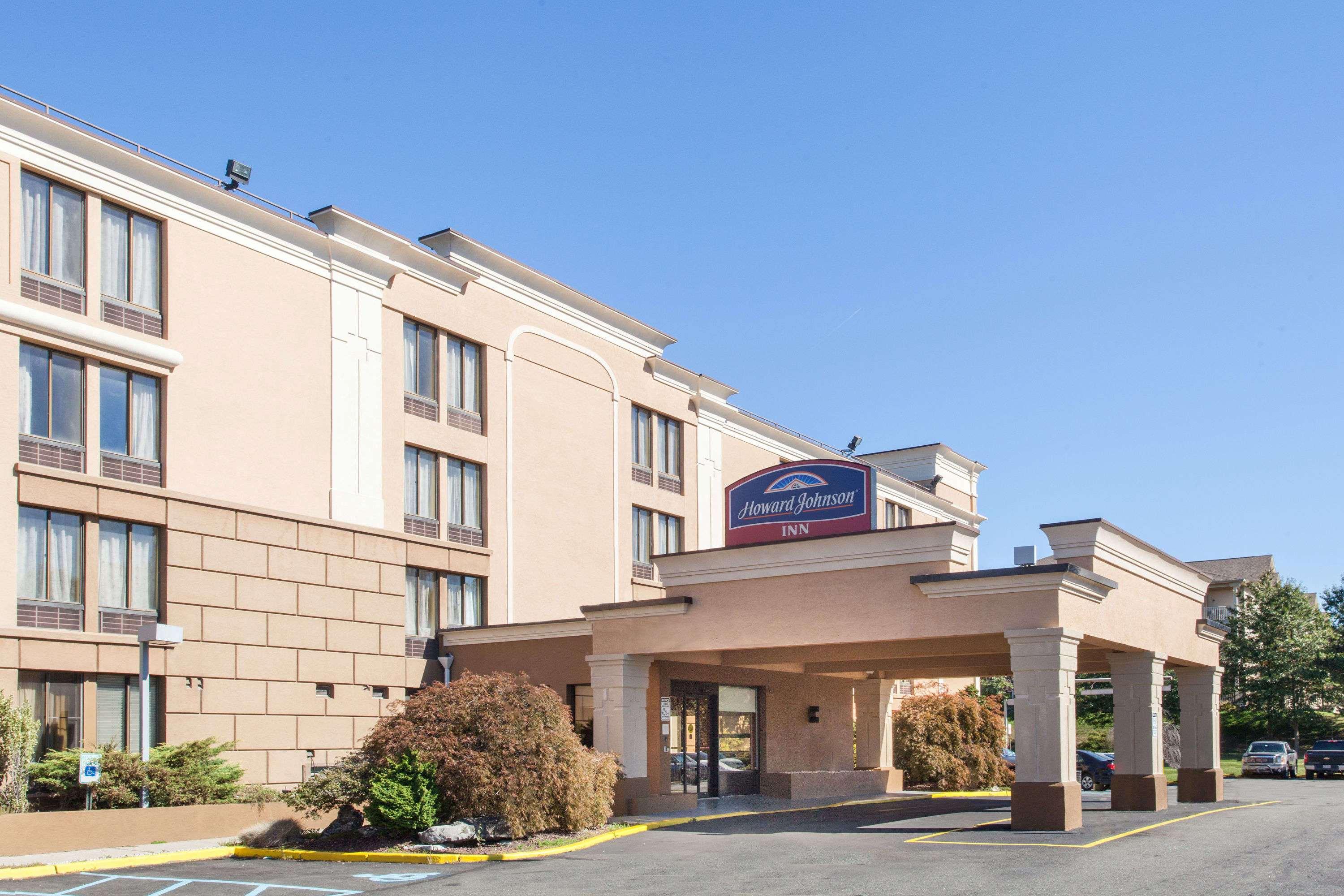 Howard Johnson By Wyndham Suffern 11/13