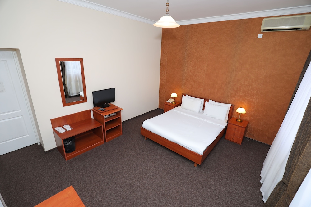 Azcot Hotel 15/45