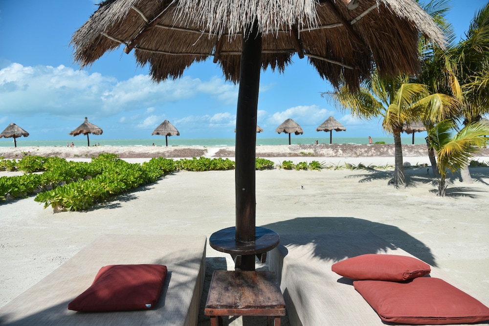 Blue Holbox Hotel 66/70