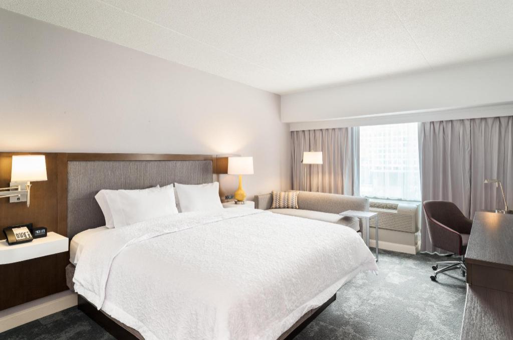 PREMIUM, KING BED, ACCESSIBLE