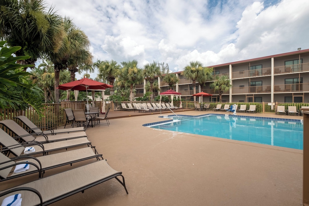Red Roof PLUS & Suites Naples Downtown-5th Ave S in NAPLES - FL