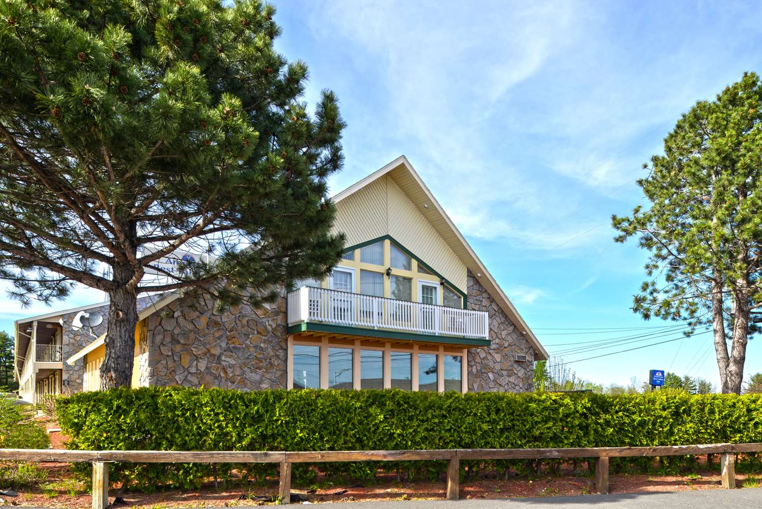 Americas Best Value Inn-Plattsburgh 4/40