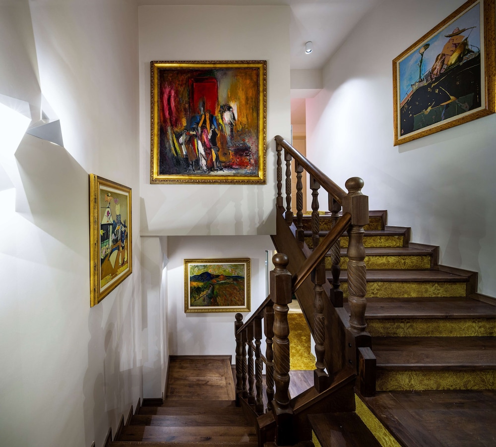 Hotel Gallery 37 44/58