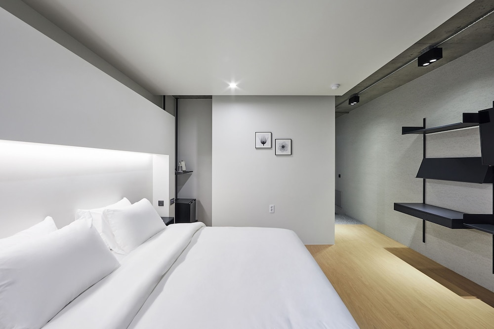 STANDARD, DOUBLE BED