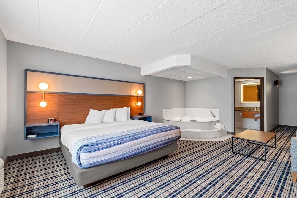 Deluxe, Studio, Suite, King Bed, AmericInn by Wyndham Crookston U of M Crookston 2/7