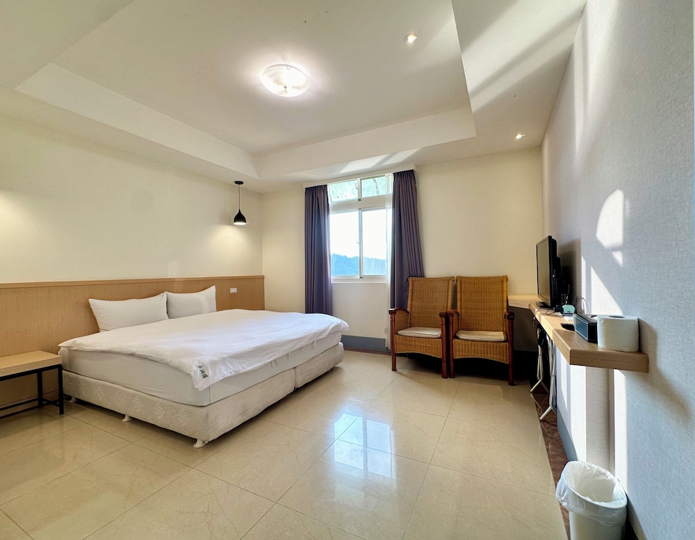 3 BEDROOMS, TOWER, DELUXE, PENTHOUSE, LAKE VIEW