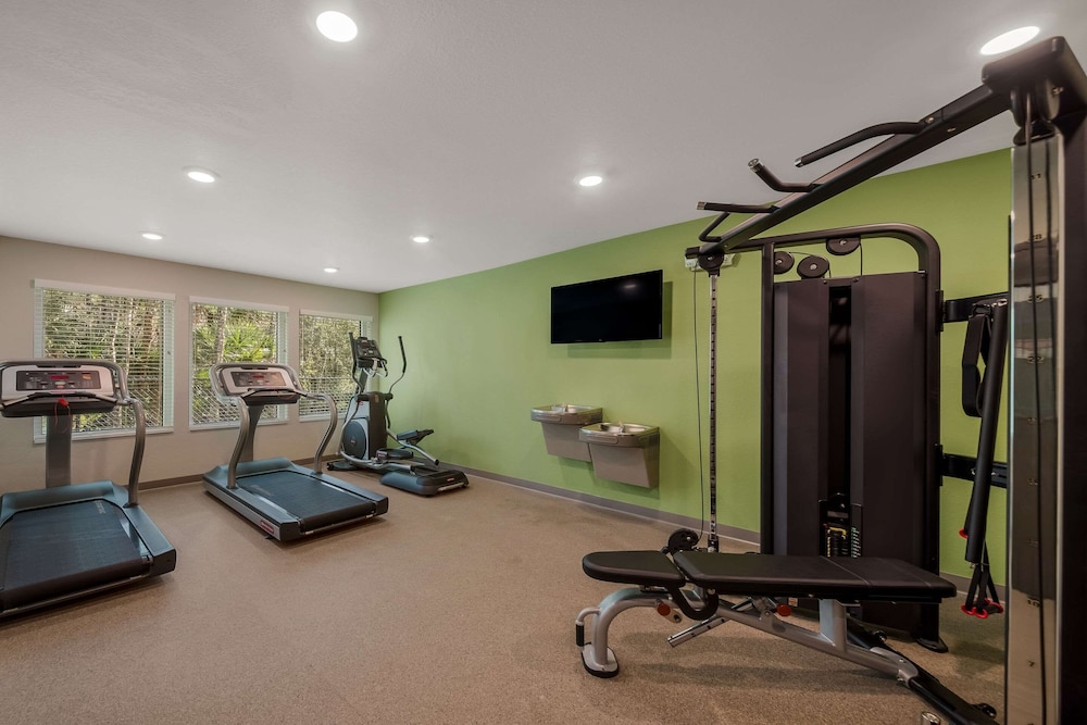 WoodSpring Suites Wesley Chapel-Tampa 8/15