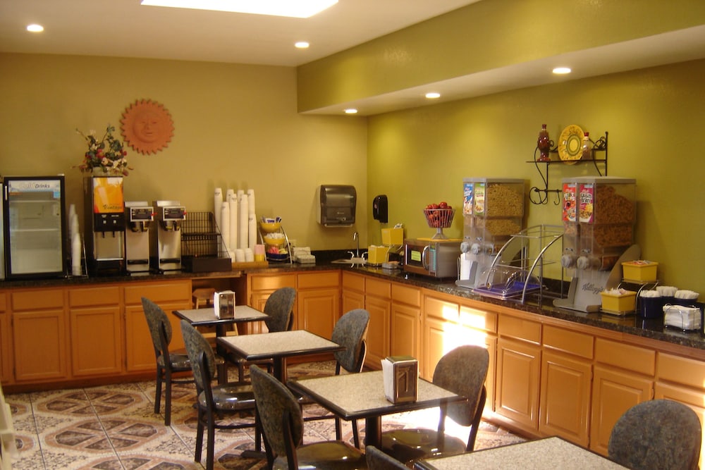 Days Inn By Wyndham Carlsbad Nm 50/65