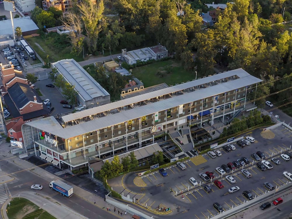Ibis Pilar 4/63