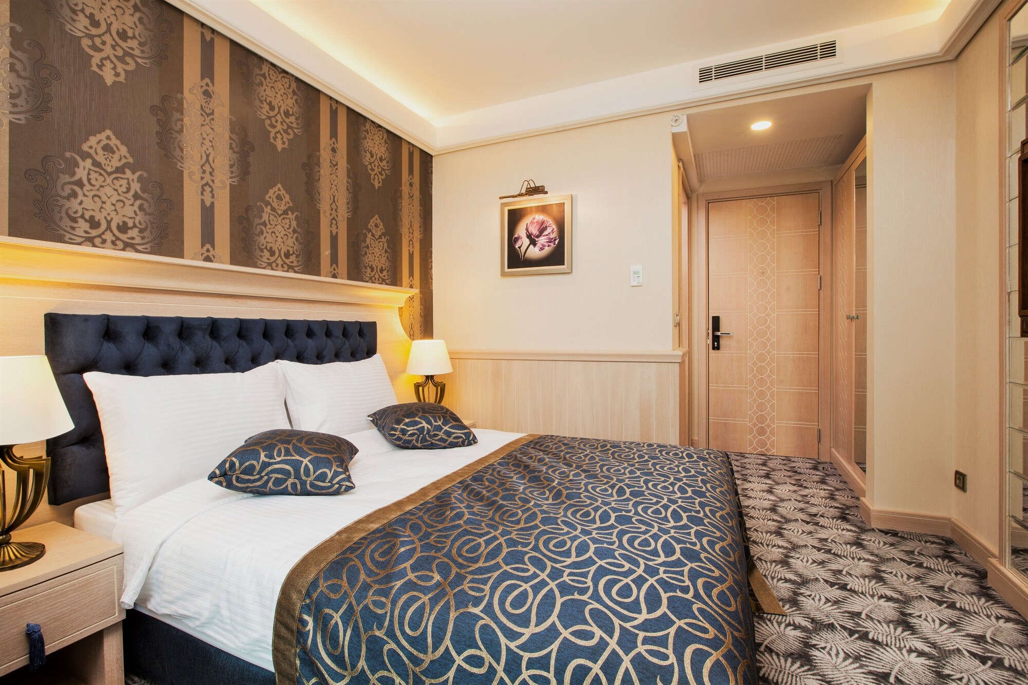 1 BEDROOM, STANDARD, DOUBLE OR TWIN BED, CITY VIEW