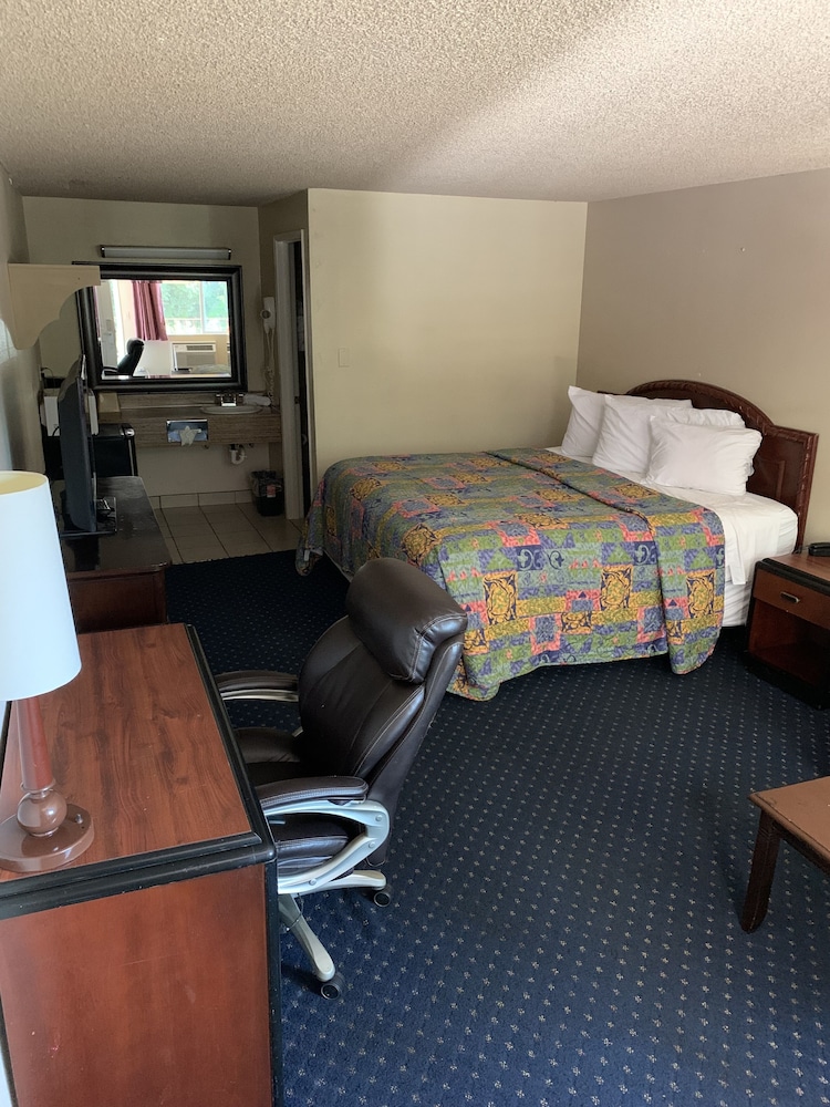 Smokey Point Motor Inn 65/69