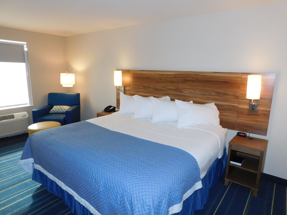 Days Inn & Suites by Wyndham Kearney 9/61