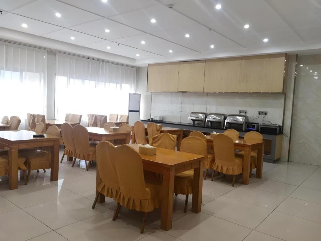 GreenTree Inn Express Shanghai Baoshan District Youyi Road Metro Station 36/46