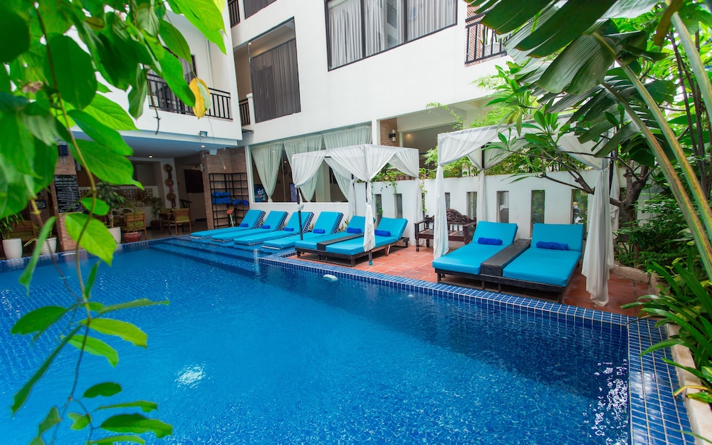 Home Chic Hotel 63/67