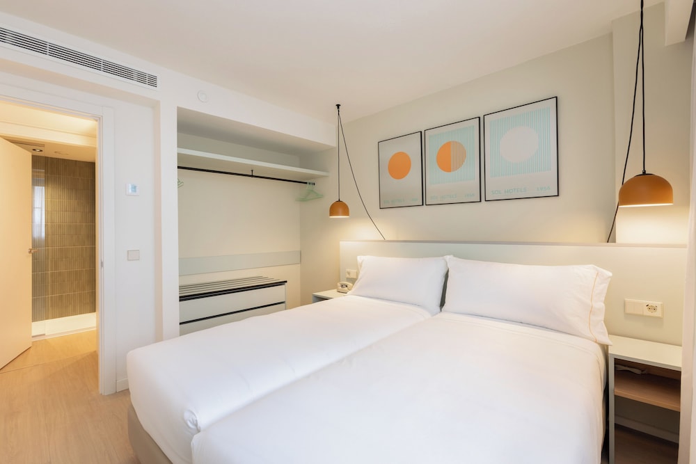 Sol, Living Area