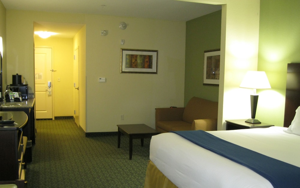 Holiday Inn Express Suites Covington 7/40
