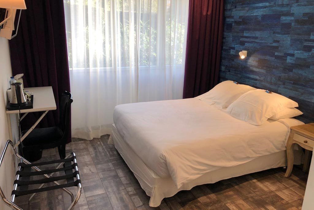 ROOM, SINGLE, ACCESSIBLE