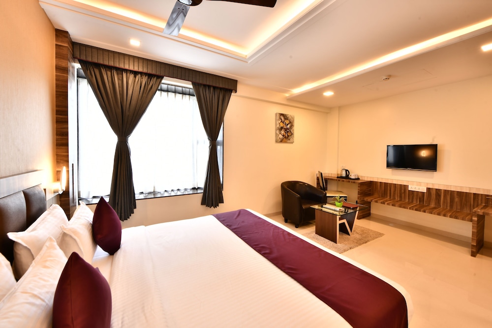 Click Hotel Sagar Plaza Chakan Pune 8/48